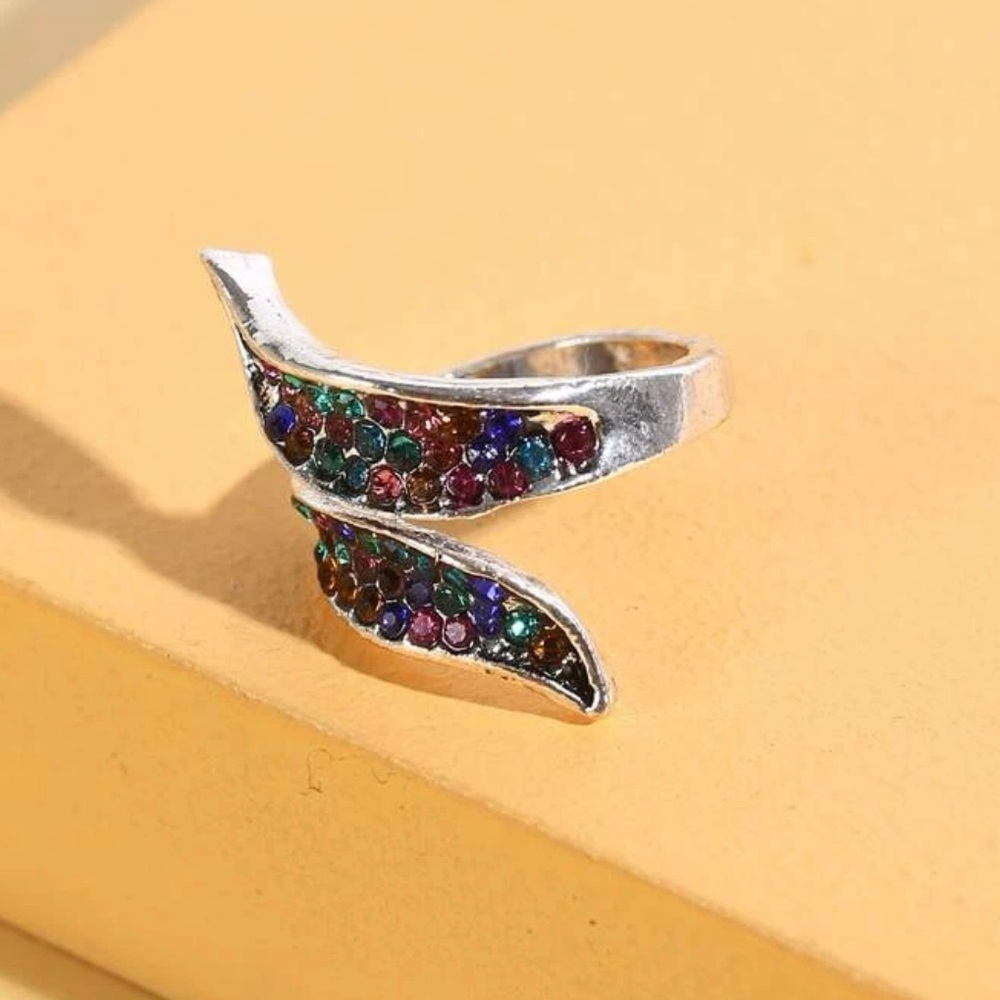 Glamorous Rhinestone Decor Ring - Picture 3 of 4